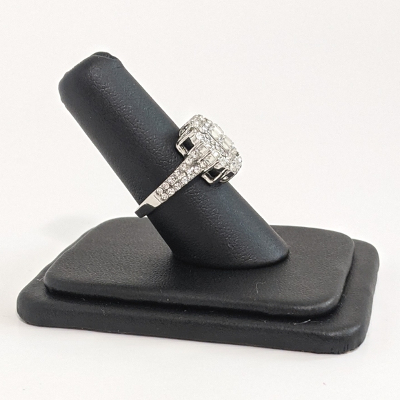 Stunning CZ Silver Tone Ring - Picture 3 of 7